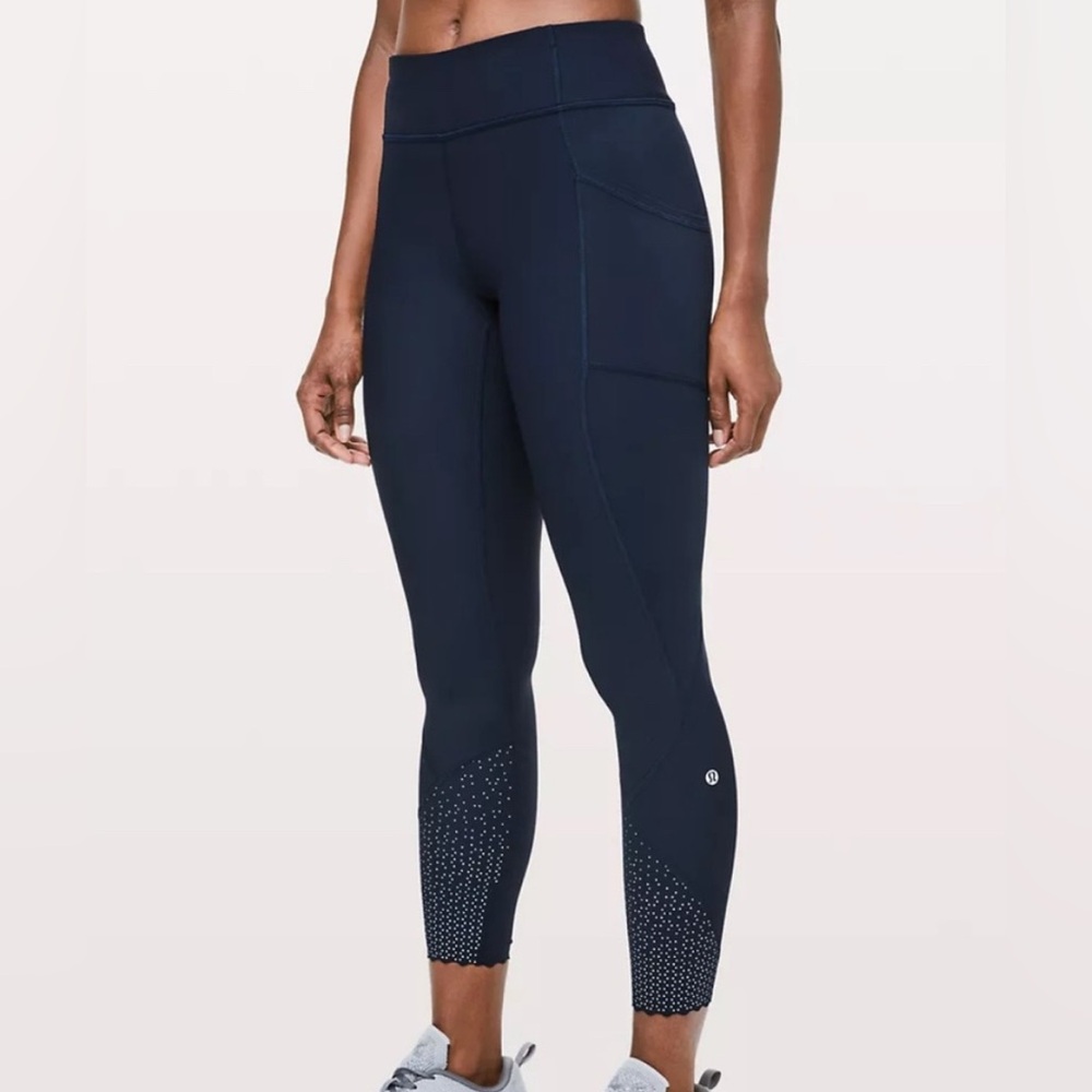 Lululemon Navy Blue Sparkly Leggings Women Sz 6 25" Tight Stuff High-Rise Capri